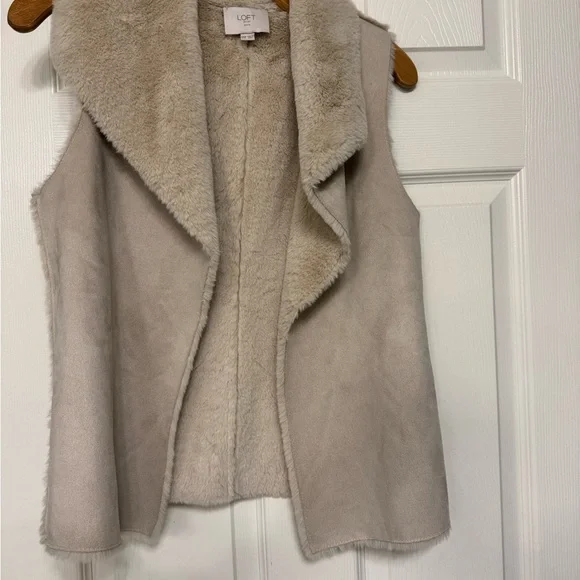 LOFT Light Tan Faux Fur Vest - Picture 3 of 7